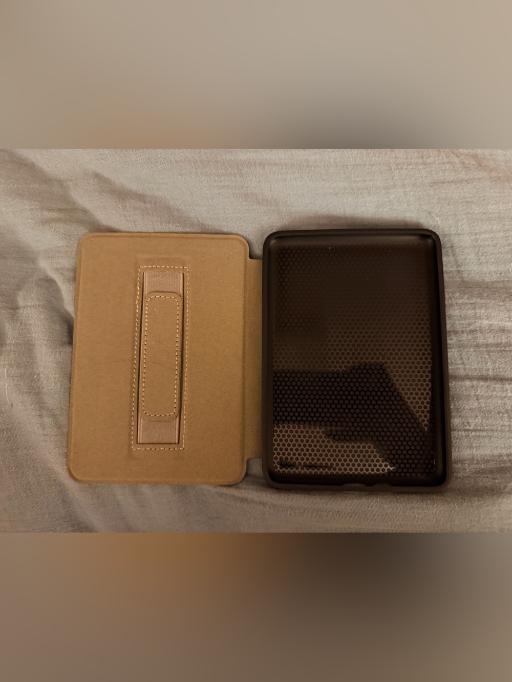 Kindle Basic Case - Picture 3 of 7